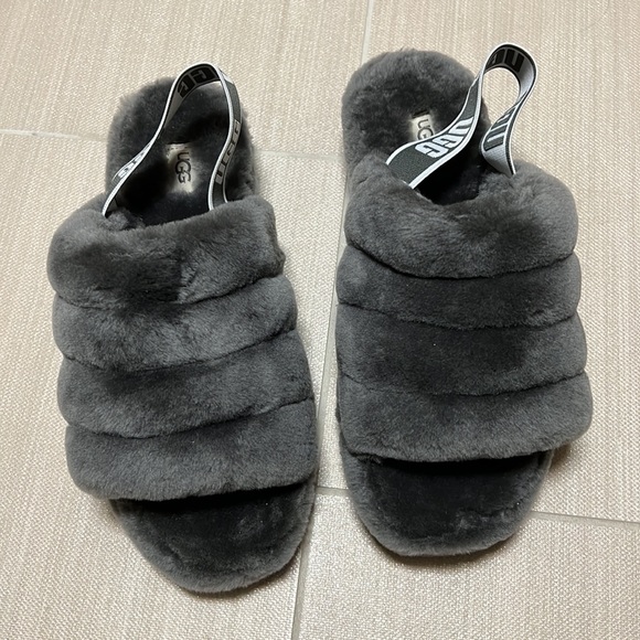 BRAND NEW UGG PLATFORM SLIPPERS - Picture 2 of 4